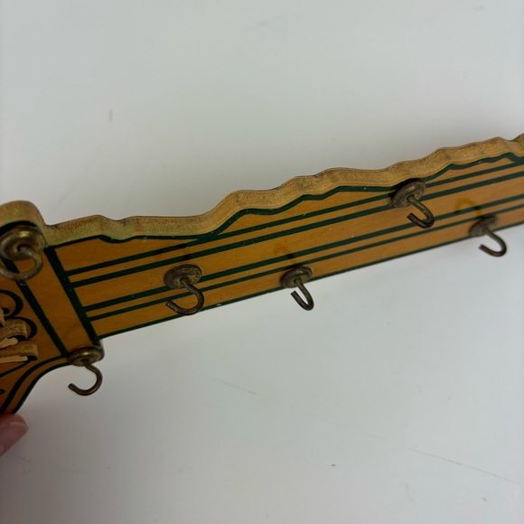 Vintage wooden key shaped wall plaque-fawn deer/key keeper - Picture 7 of 8